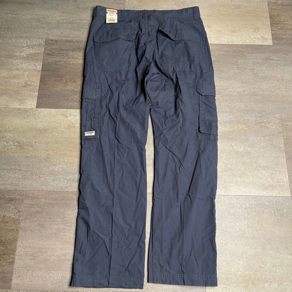 SOLD Wrangler NWT Cargo Pants 32X30 - Picture 3 of 5